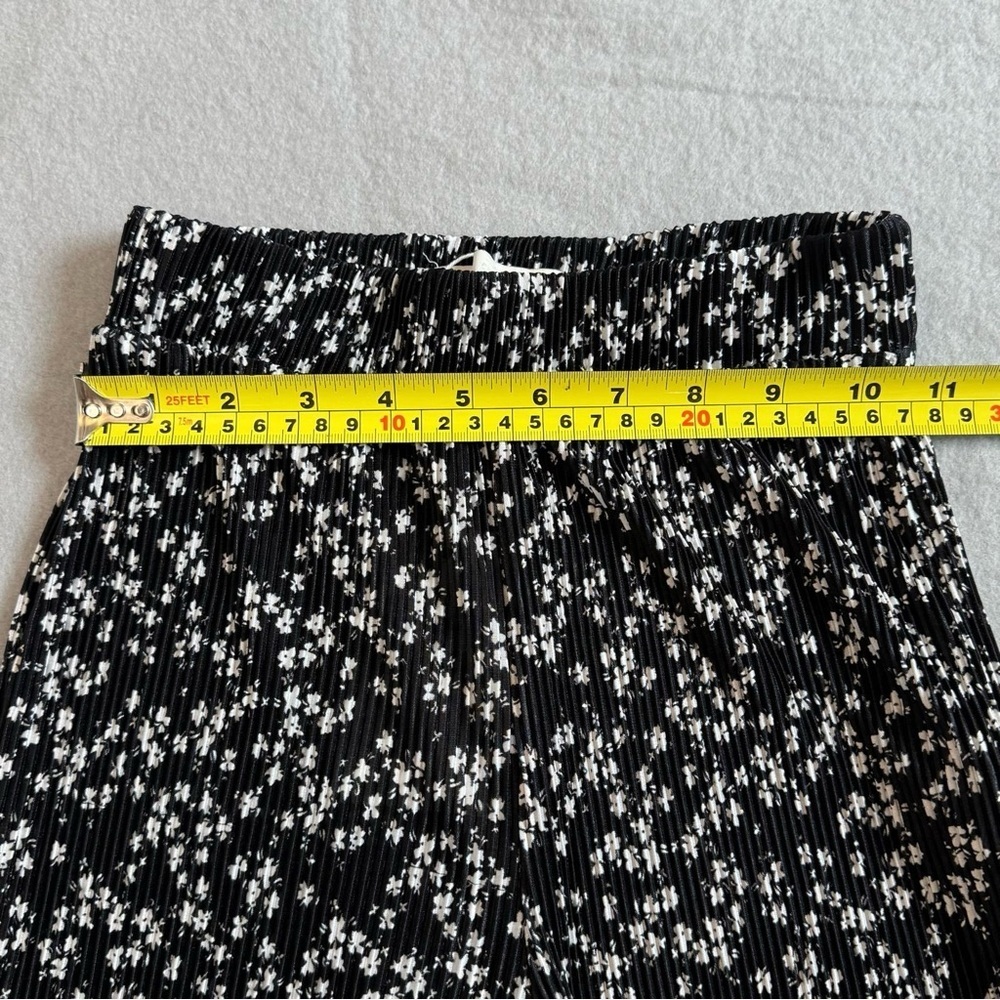 Pull&Bear Monochrome Floral Lightweight Trousers With Elastic Waist | Size S - Picture 7 of 7